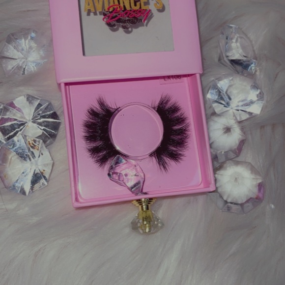 Lashes - Picture 7 of 8